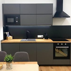 Sipsix Apartment - Modern 2 Bedroom Newly Renovated Flat With Ac In Budapest City Centre